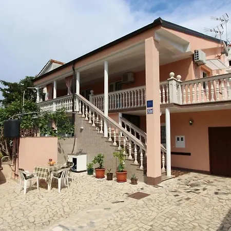 Kreslin 3* Vantacici