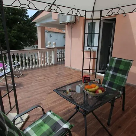 Kreslin 3* Vantacici