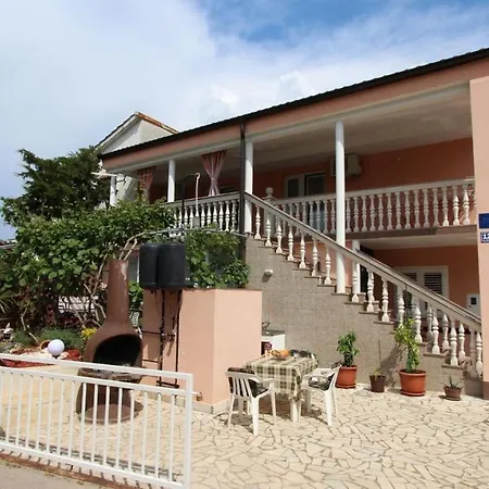 Kreslin 3* Vantacici